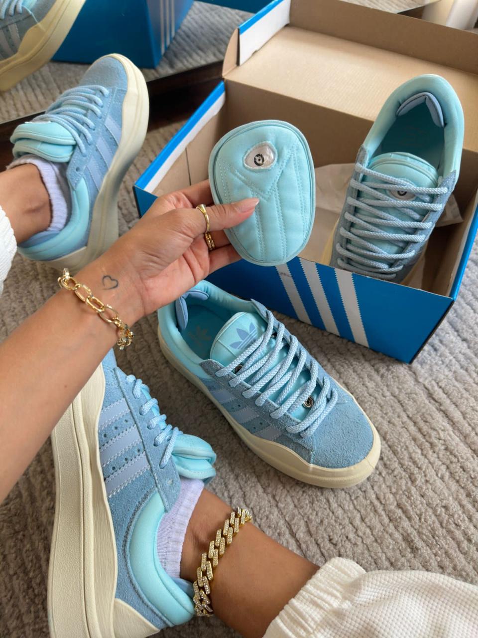 Tênis Bad Bunny x Campus Blue