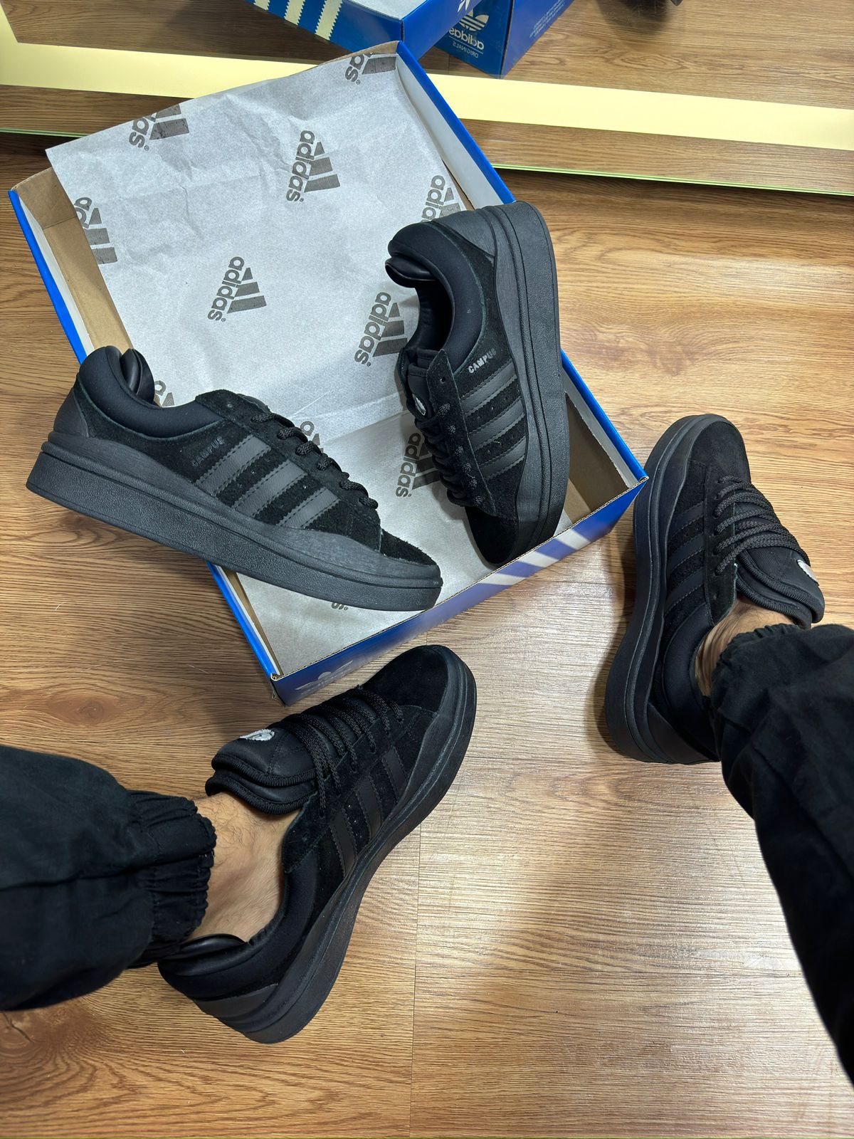 Tênis Bad Bunny x Campus All Black