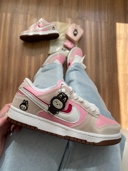 Tênis NK SB Dunk Low LABUBU Rosa