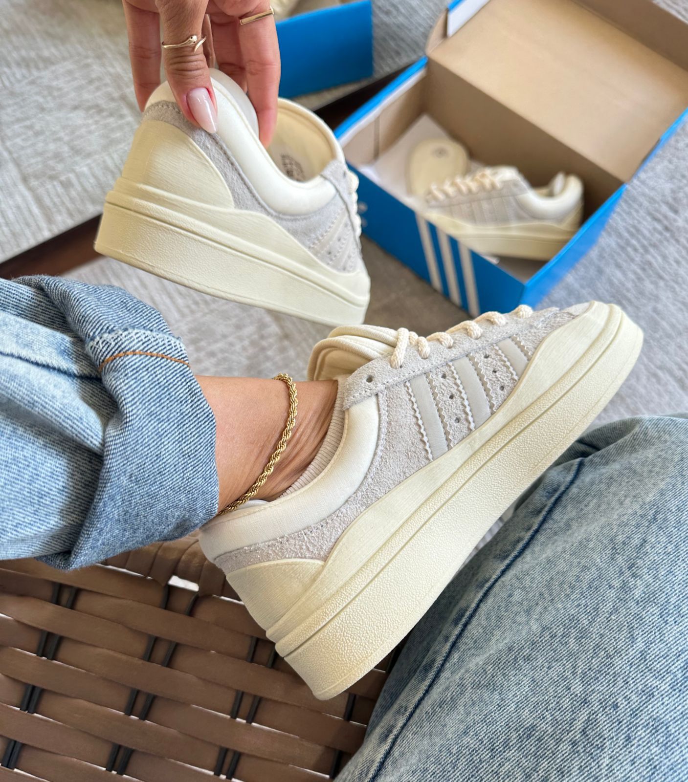 Tênis Bad Bunny x Campus Moon Cloud White