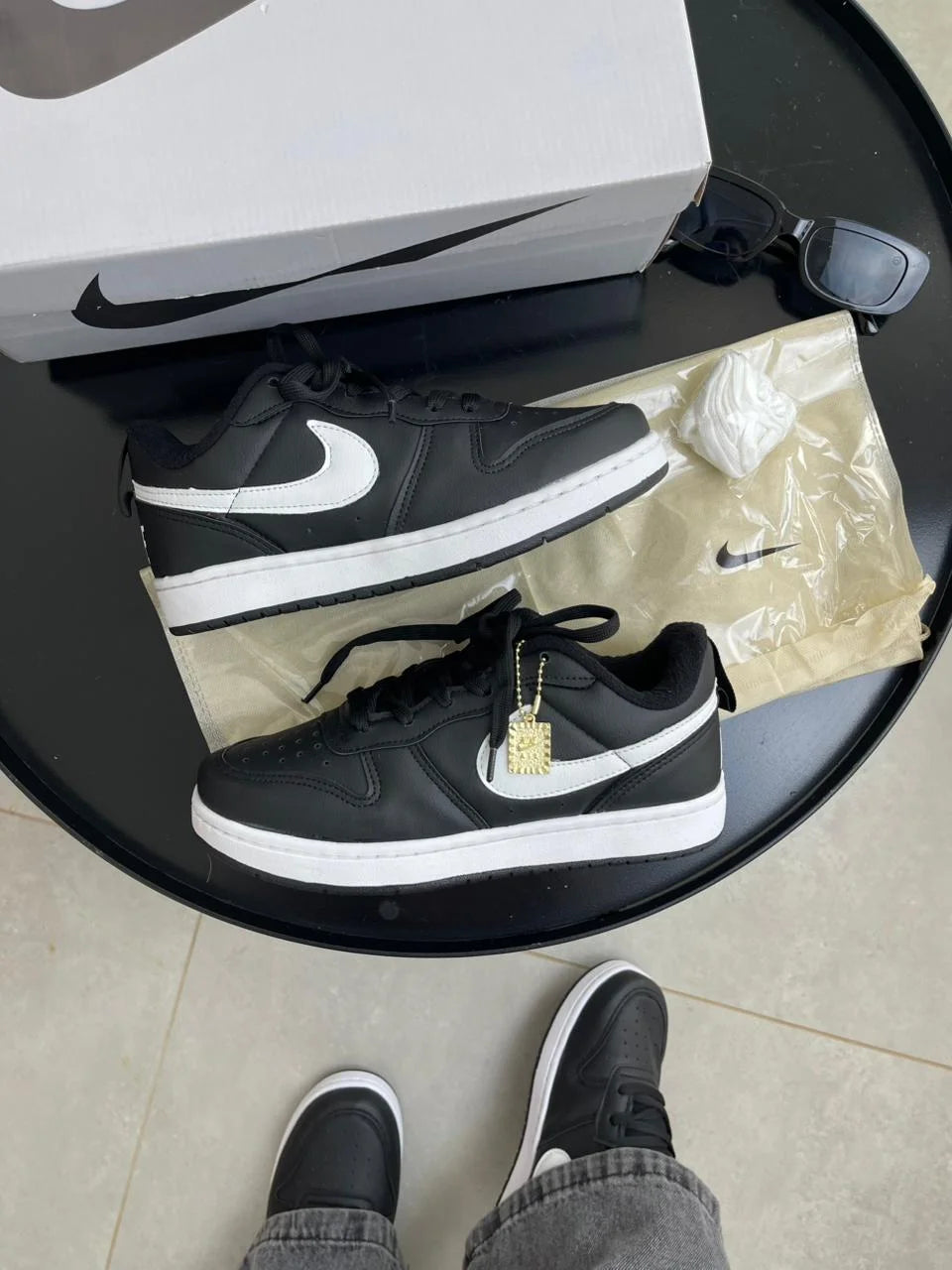 Tenis NK Court Borough Branco Preto