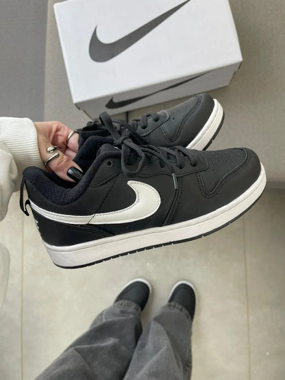 Tenis NK Court Borough Branco Preto