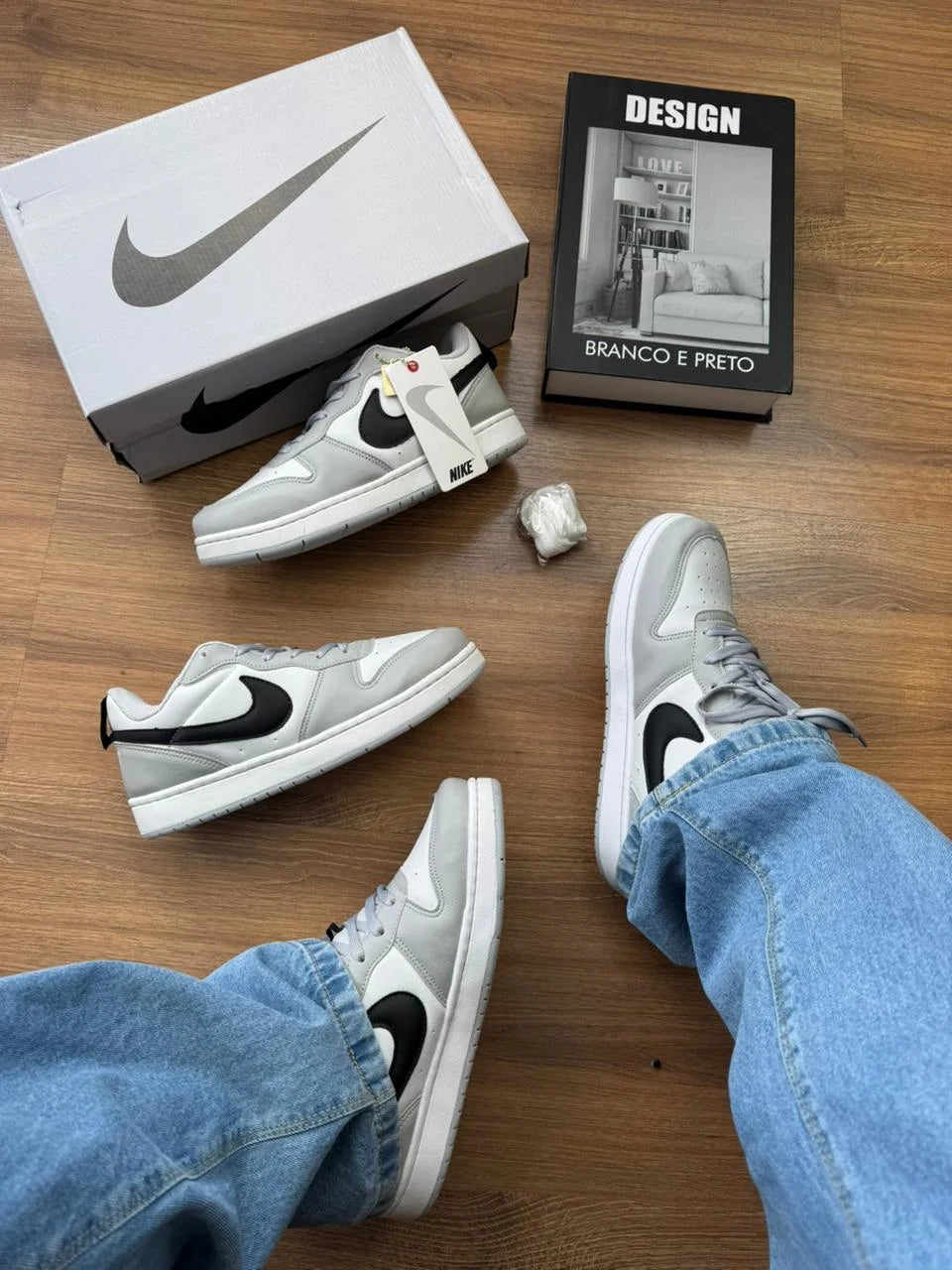 Tenis NK Court Borough Cinza Branco