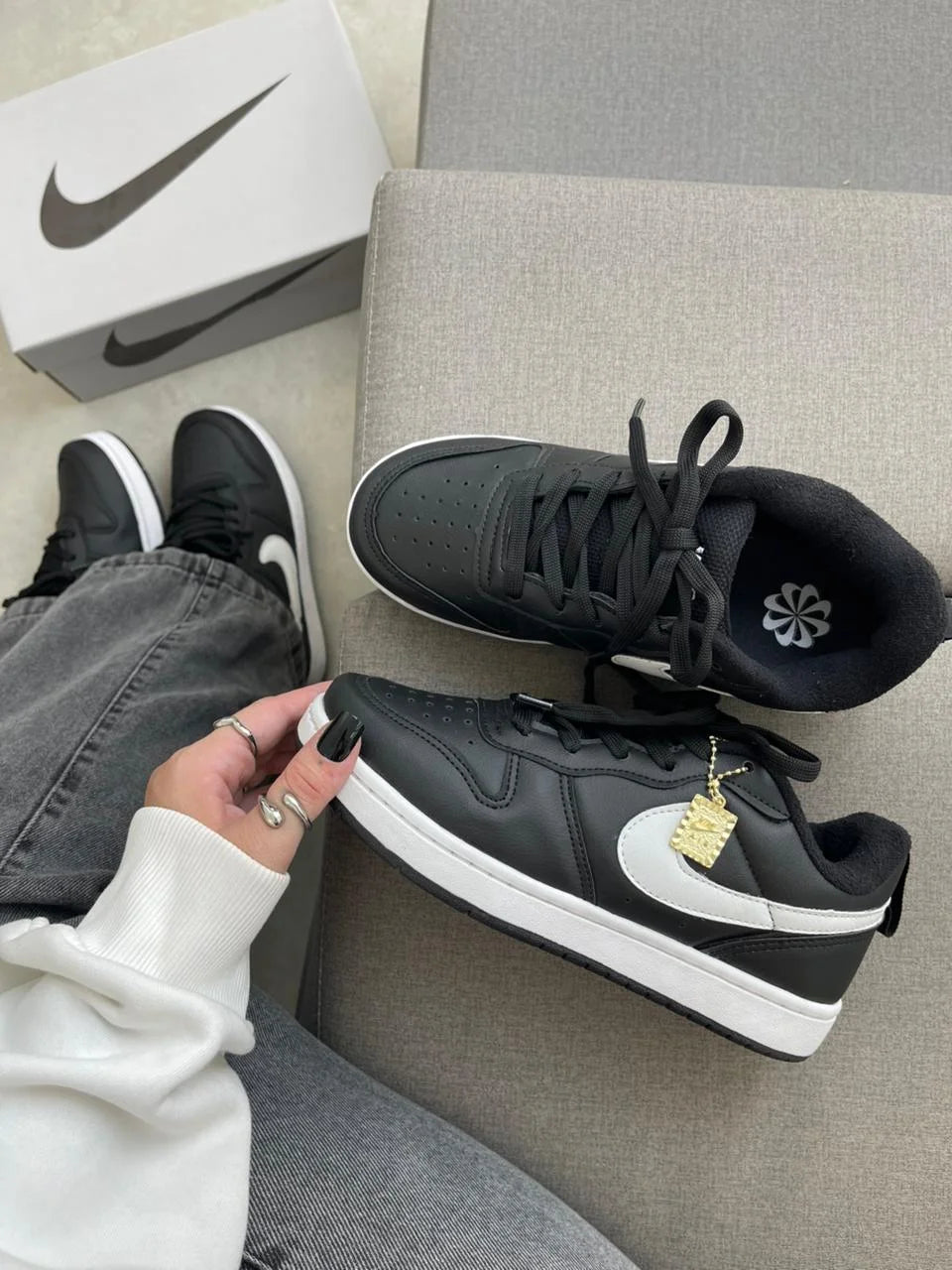 Tenis NK Court Borough Branco Preto