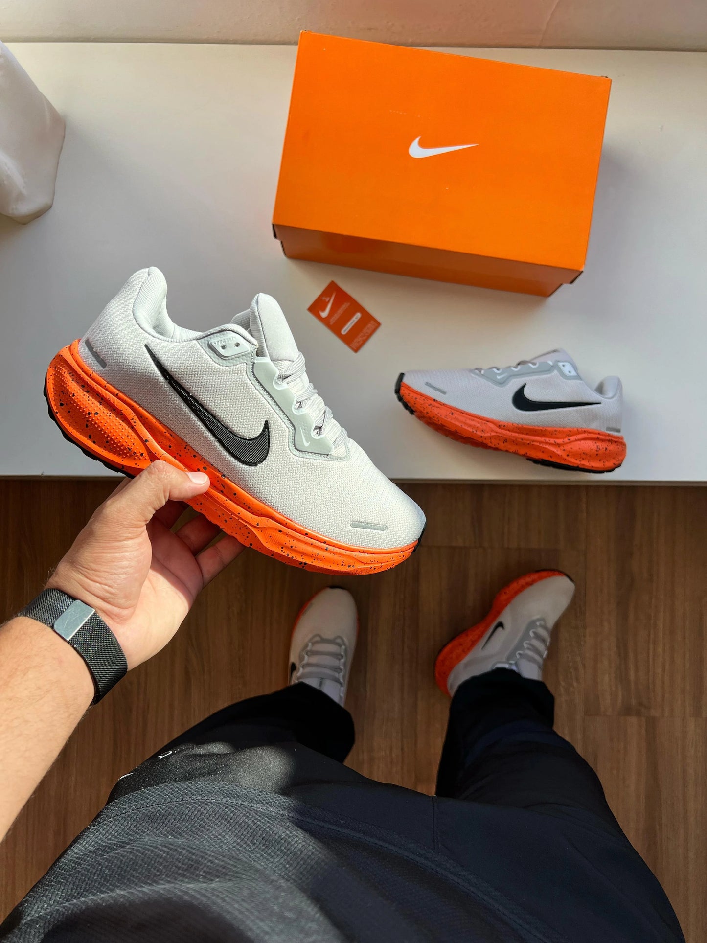 Tenis Air Zoom Cinza Laranja