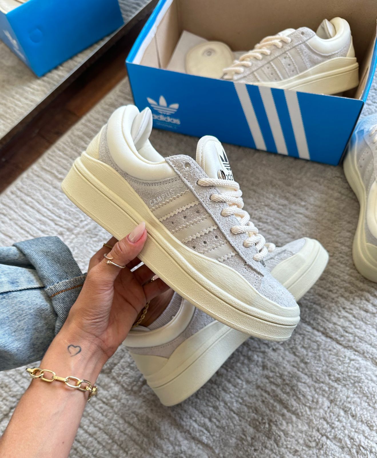 Tênis Bad Bunny x Campus Moon Cloud White