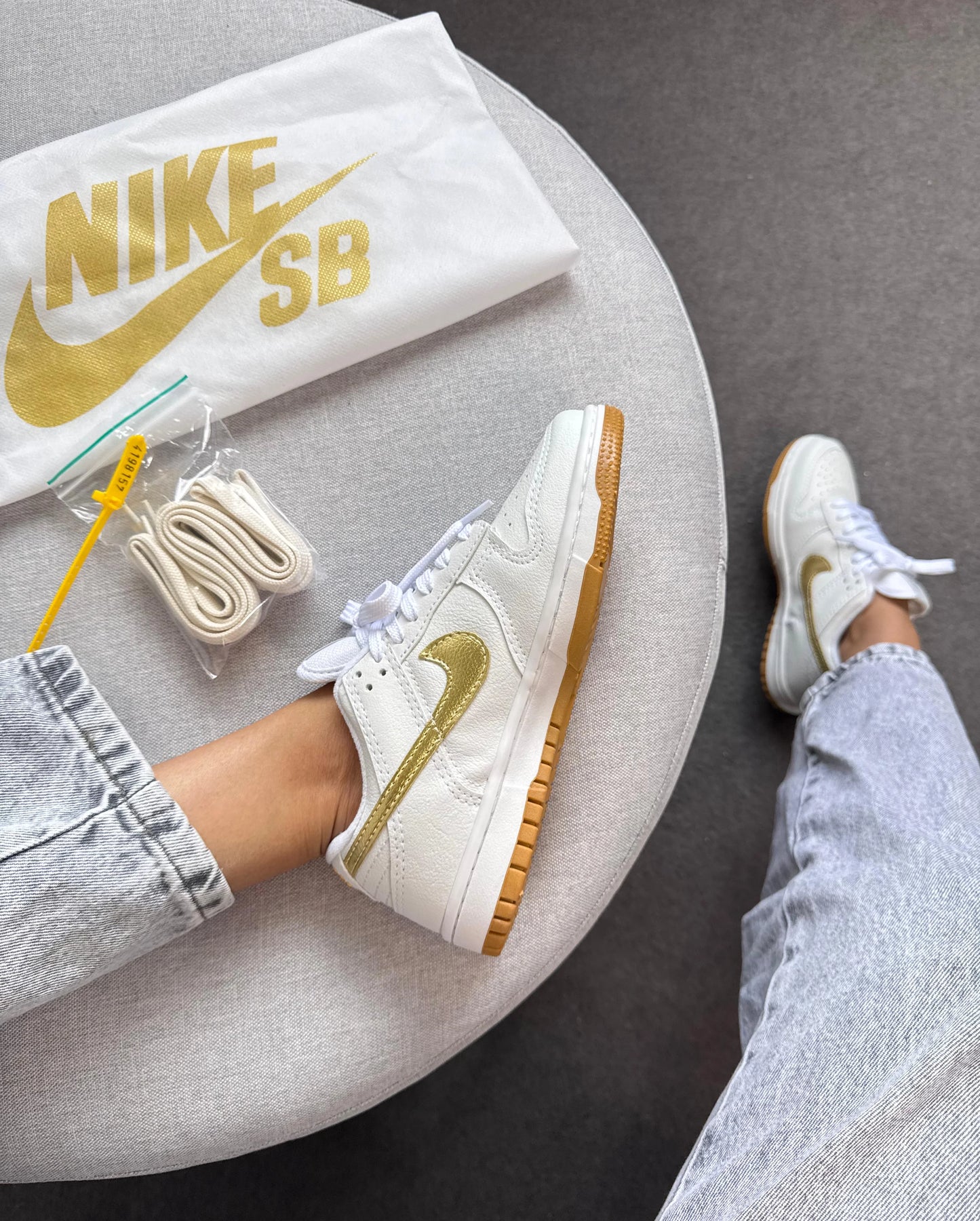 Dunk Low Pro Branco/Ouro