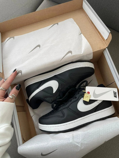 Tenis NK Court Borough Branco Preto