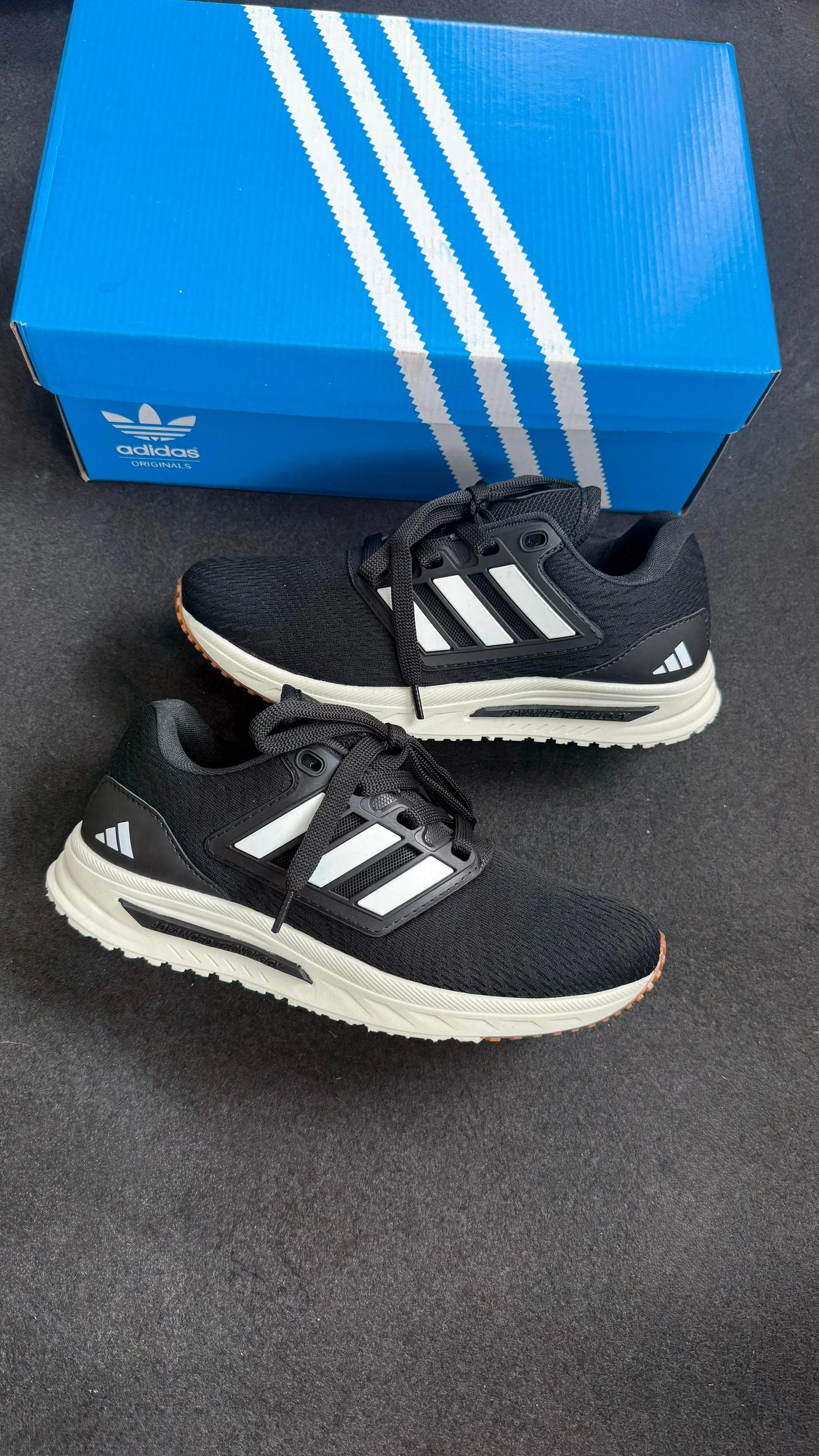 Tenis AD A-Boost Advanced - Preto Branco