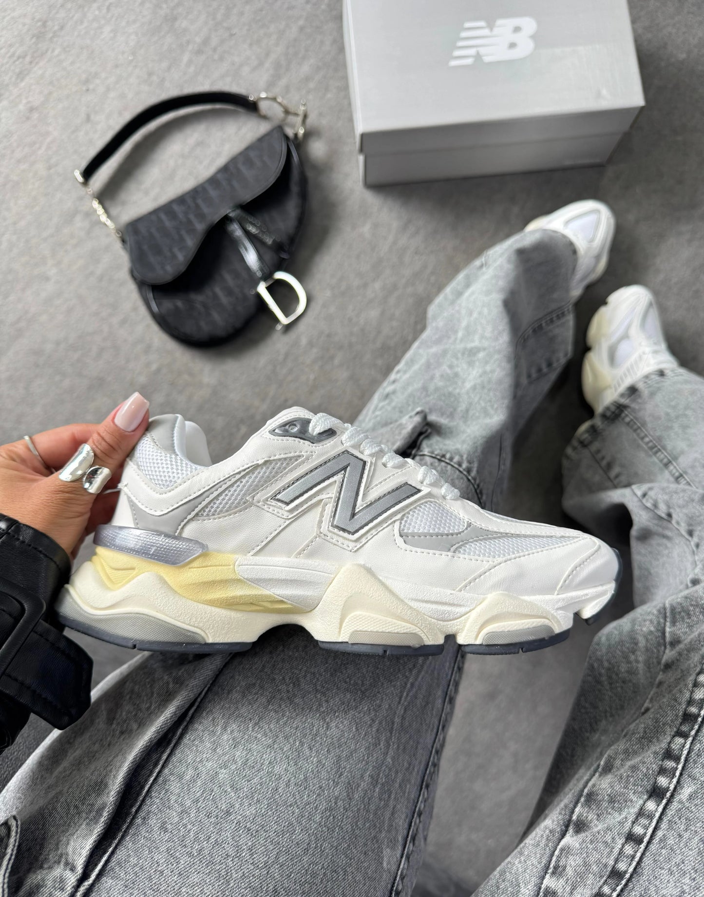 Tenis New 9060 Couro - Branco Cinza