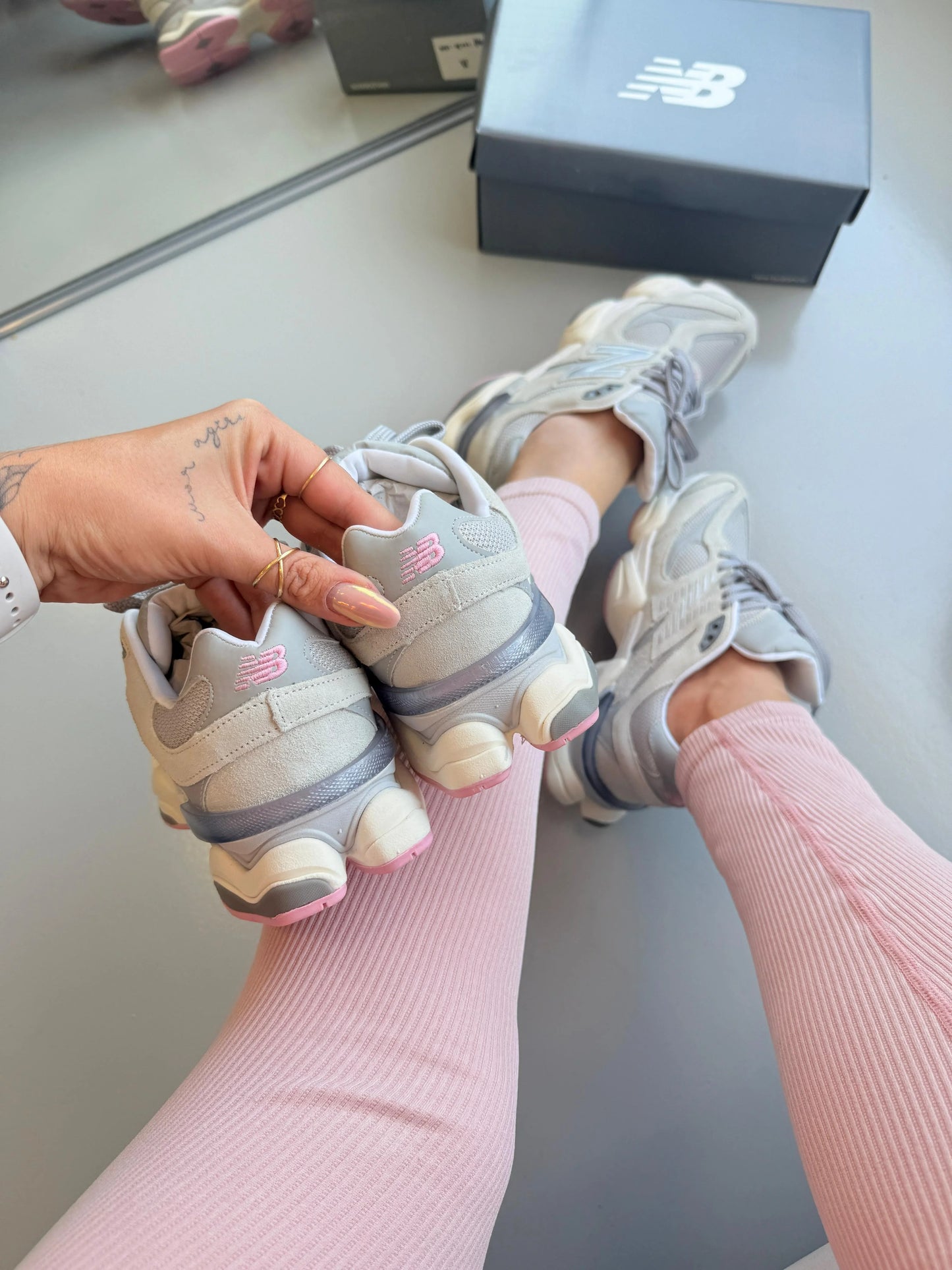 Tenis New 9060 Couro - Cinza Rosa