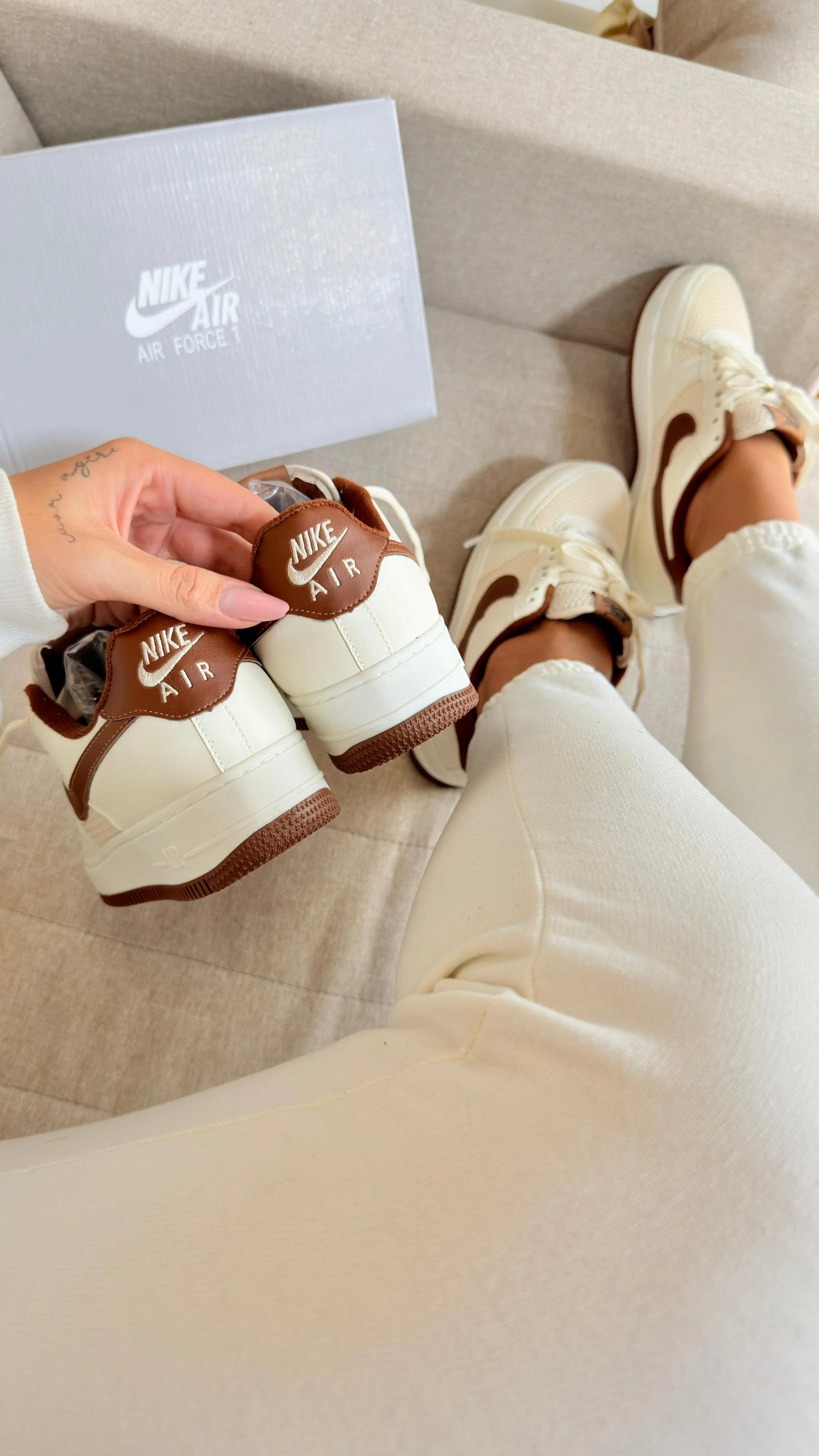 Tenis NK Air F - Off Castanho