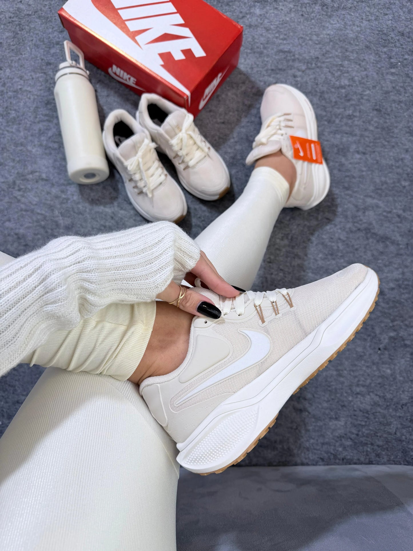Tenis NK Revolution - Off Branco