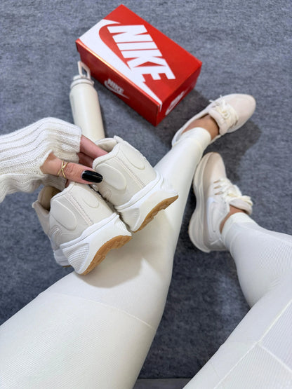 Tenis NK Revolution - Off Branco