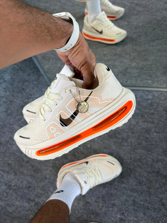 Tenis NK Vomero Premium - Off Laranja