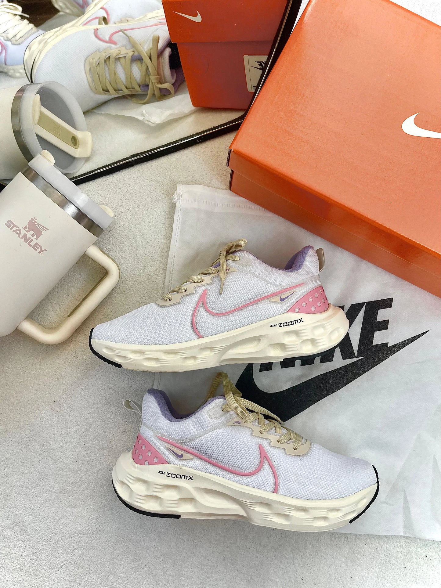 Tenis NK Zoom Flyknit - Branco Rosa