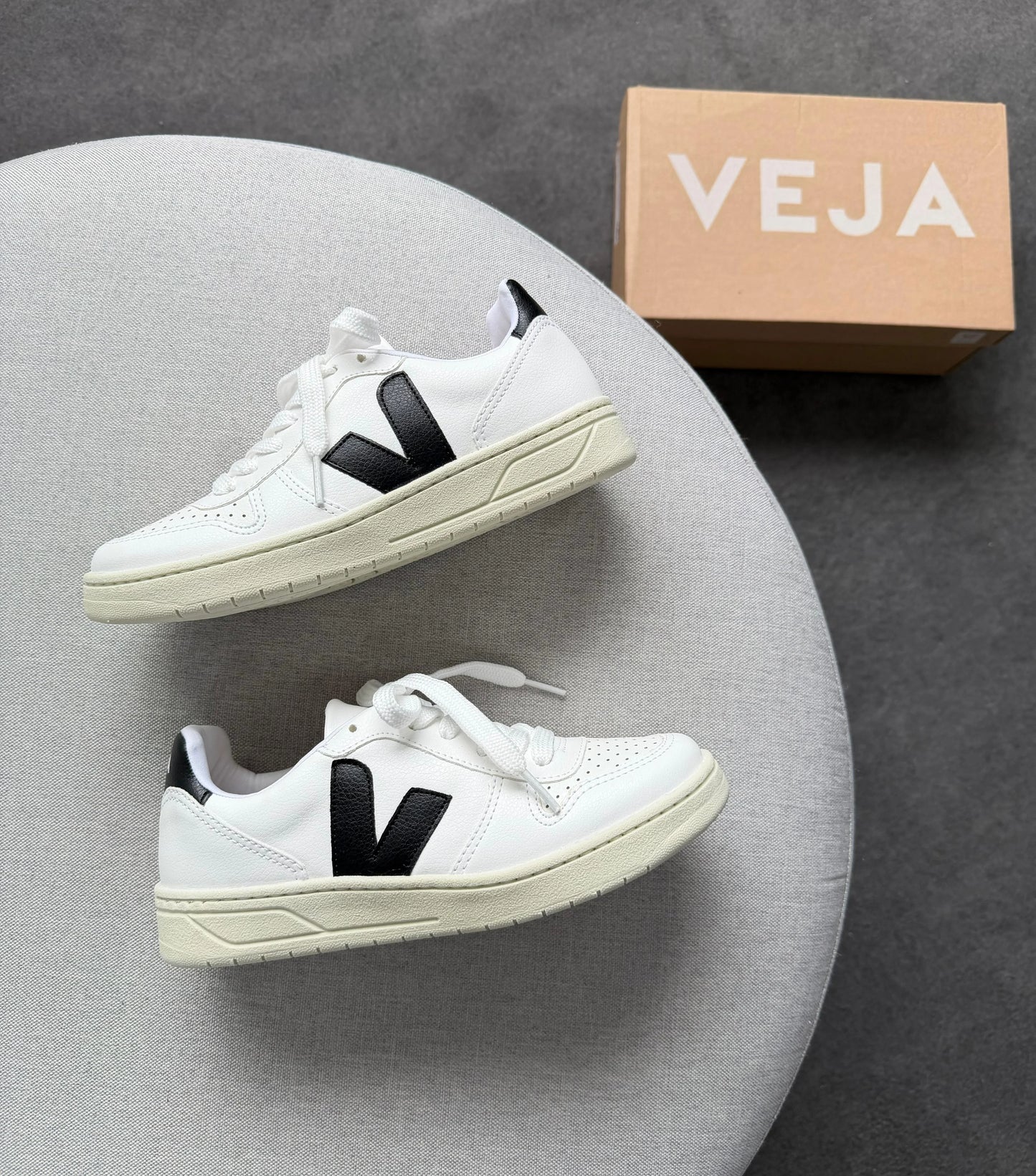 Tenis V10 - Branco Preto