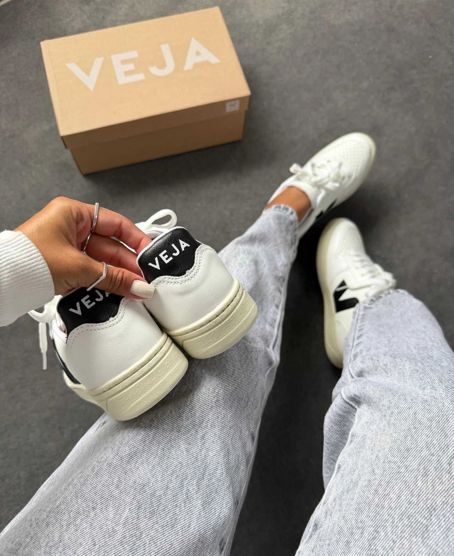 Tenis V10 - Branco Preto