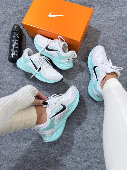 Tenis NK Vomero 18 Verde Agua