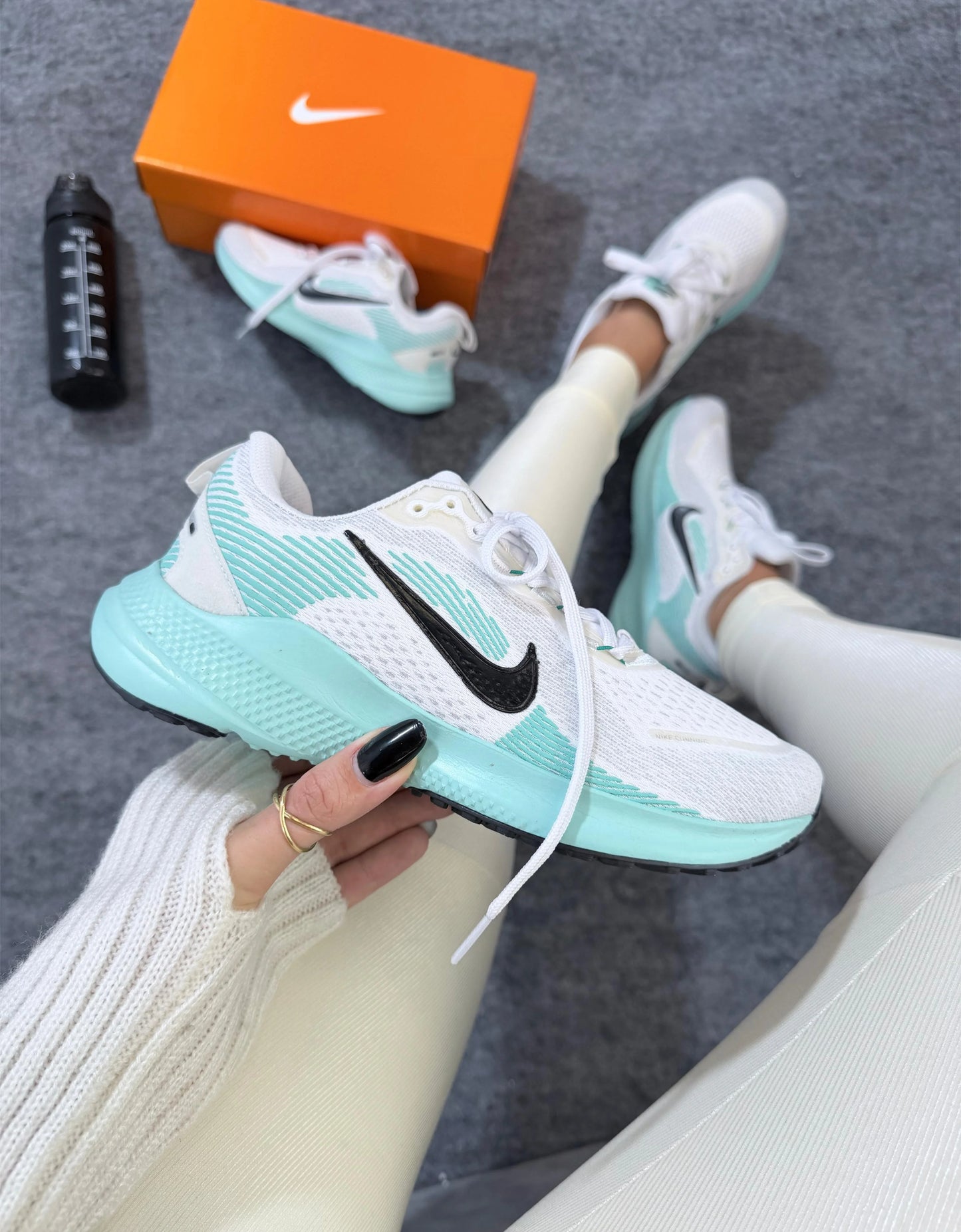 Tenis NK Vomero 18 Verde Agua