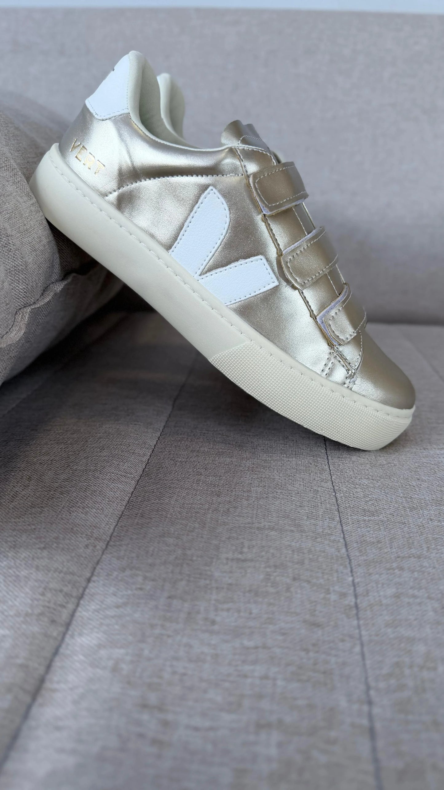 Tenis VRT Velcro - Dourado