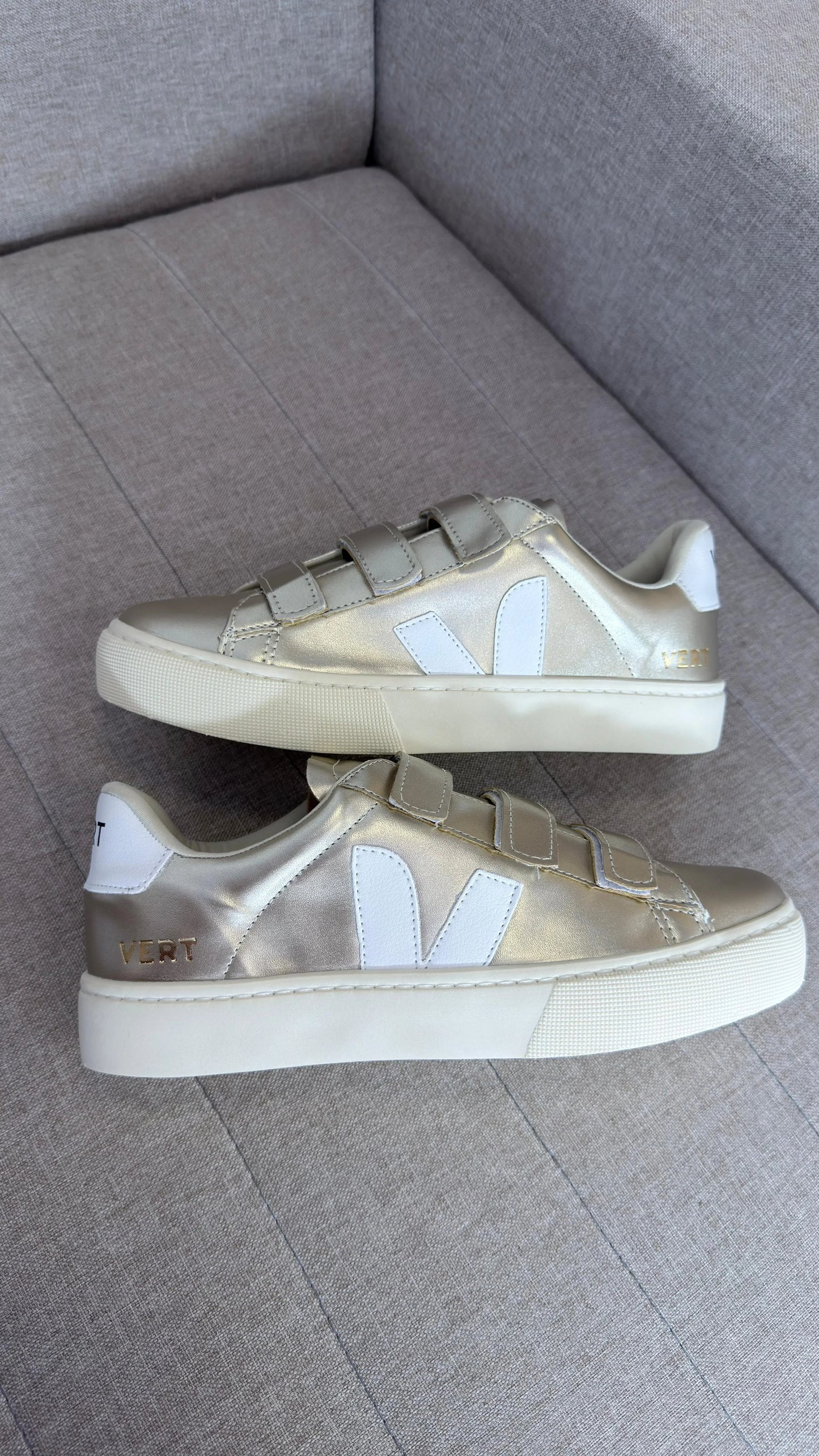 Tenis VRT Velcro - Dourado