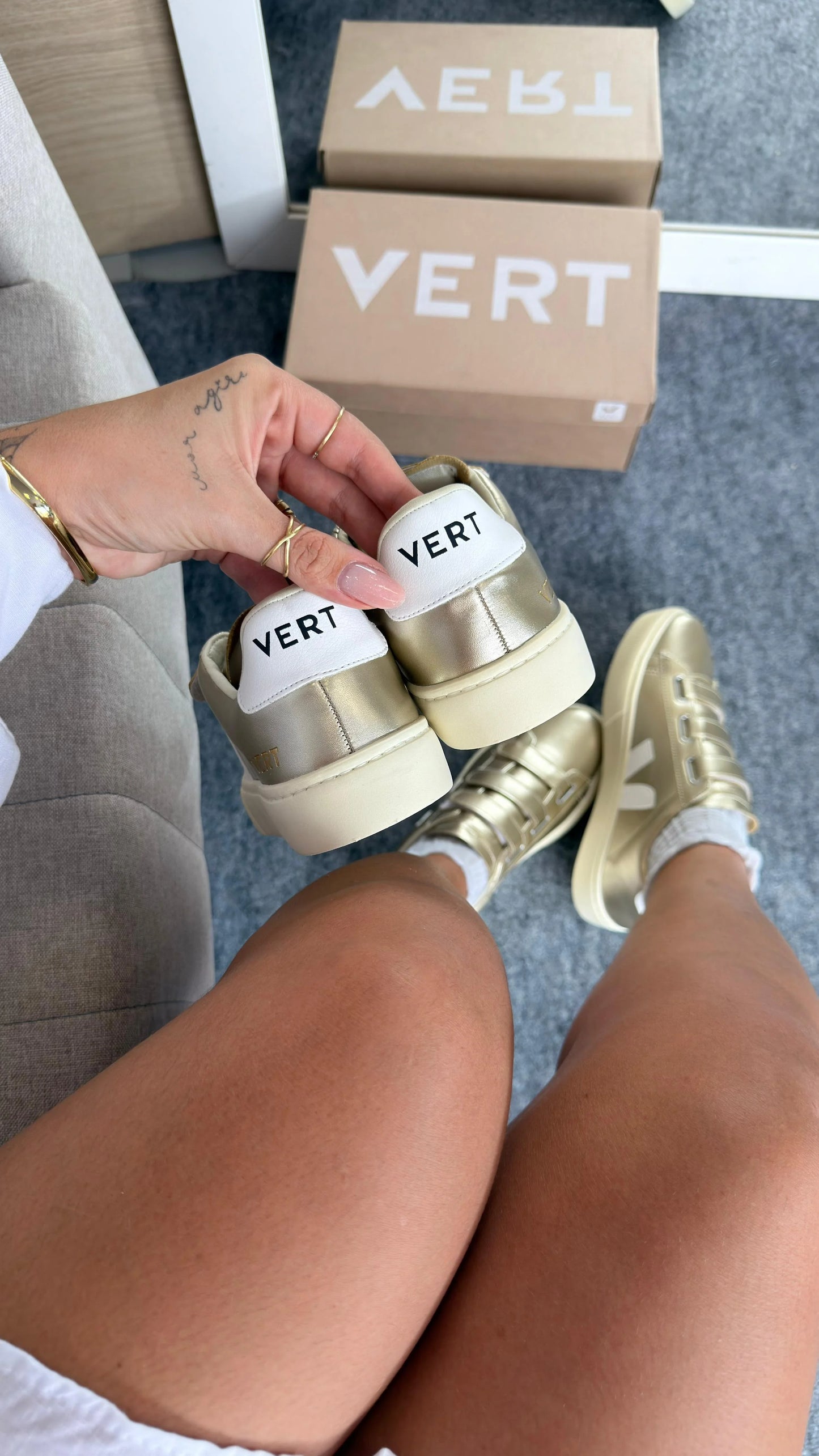 Tenis VRT Velcro - Dourado