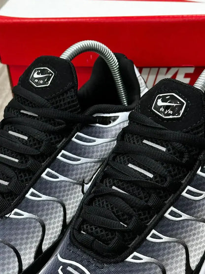 TN1 Black Metallic Importado