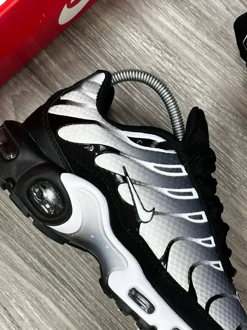 TN1 Black Metallic Importado